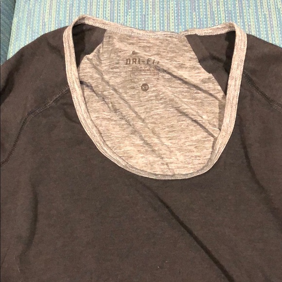 Nike xs shirt - Picture 3 of 5